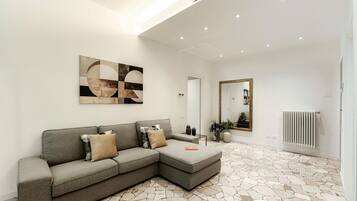 Condo | Premium bedding, down duvets, iron/ironing board, cots/infant beds