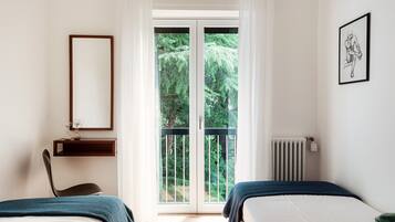 Condo | Premium bedding, down duvets, iron/ironing board, cots/infant beds