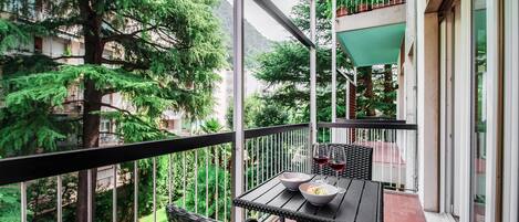 Condo | Premium bedding, down comforters, iron/ironing board, cribs/infant beds