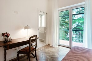 Condo | Literie de qualité, couette en duvet, fer et planche à repasser