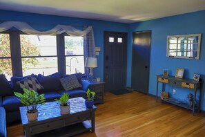 TV, fireplace - Come recharge and be minutes from the Delaware Bay, Cape May & Wildwood Beaches. (Lower Township)