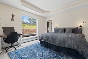 4 室のベッドルーム、デスク、旅行用ベビーベッド、WiFi (無料)