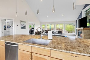 المنشأة من الداخل