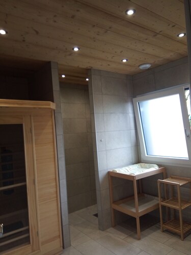 CHALET 4* CLOTURE 8 MN CASCADES TENDON PROCHE GERARDMER SAUNA 0679001623 TEL AVT