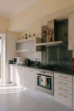 Microwave, dishwasher