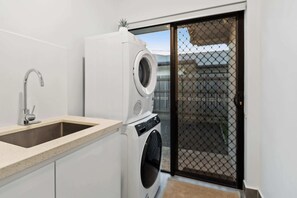 House | 4 bedrooms, Internet