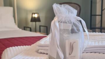 2 bedrooms, iron/ironing board, travel cot, free WiFi