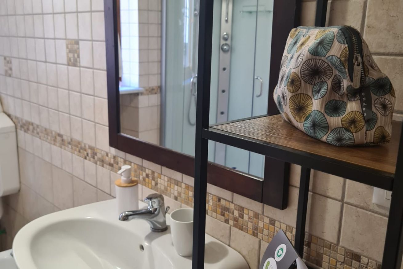 Dusche, Bidet, Handtücher, Seife