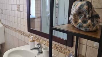 Regadera, bidet, toallas, jabón