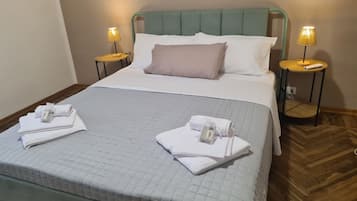 2 bedrooms, iron/ironing board, travel cot, free WiFi
