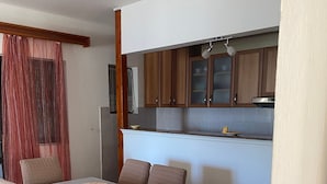 Apartment, 2 Bedrooms, Smoking, Balcony | Dining room - Apartmani Jelena and Aleksandar (Herceg Novi)