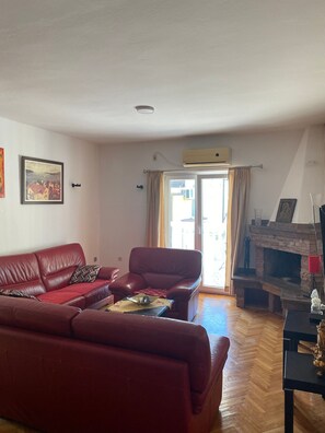 Appartement, 2 chambres, fumeurs, balcon | Salle de séjour