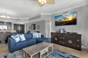 Condo, várias camas (Portofino Island Resort 1-1802) | Área de estar