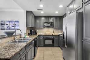 Condo, Plusieurs lits (Portofino Island Resort 1-1802) | Cuisine privée