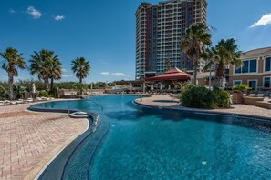 Condo, várias camas (Portofino Island Resort 1-1802) | Piscina | Piscina interna, piscina externa