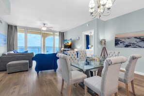 コンドミニアム ベッド (複数台) (Portofino Island Resort 1-1205) | リビング エリア