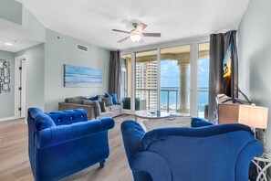 コンドミニアム ベッド (複数台) (Portofino Island Resort 1-1205) | リビング エリア