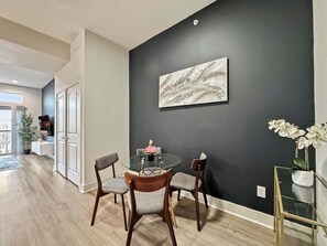 Dining - Upscale 2BR Deep Ellum | Pool, Gym & Free Parking (Dallas)