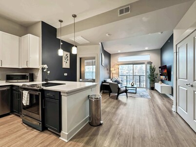 Upscale 2BR Deep Ellum | Pool, Gym & Free Parking