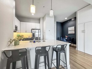 Fridge, microwave, oven, stovetop - Elegant 2BD Deep Ellum Retreat w/ Pool and Parking (Dallas)