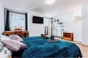 3 habitaciones, tabla de planchar con plancha, cuna de viaje y wifi 