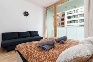 Iron/ironing board, travel cot, WiFi, bed sheets