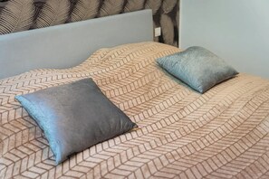 3 chambres, fer et planche à repasser, lit parapluie, Wi-Fi