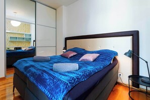Iron/ironing board, travel cot, WiFi, bed sheets