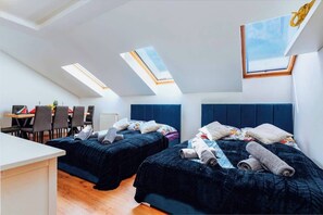 Tabla de planchar con plancha, cuna de viaje, wifi y ropa de cama