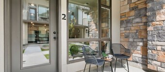 Modern Flat in Old Town N Attached Garage with EV