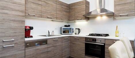 Fridge, dishwasher, cookware/dishes/utensils