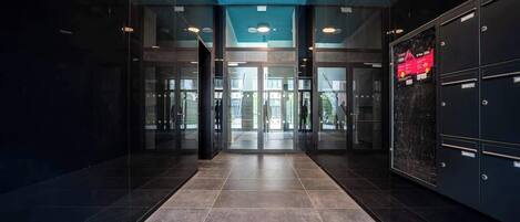 المنشأة من الداخل