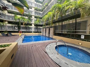 Outdoor pool - Marvinn's by LVH - Family Studio/Pull-out beds. Near NAIA,Free WIFI/Netflix! (Pasay City)