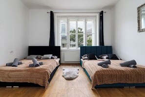 3 habitaciones, tabla de planchar con plancha, cuna de viaje y wifi