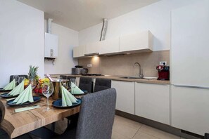 Dining - Royal Aurora Residence (Prague 7)