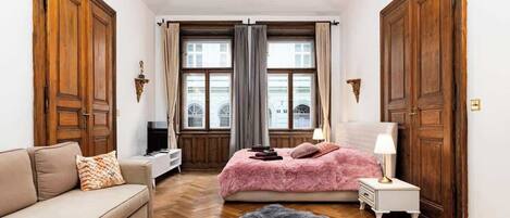 3 bedrooms, iron/ironing board, WiFi, bed sheets