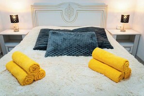 4 bedrooms, iron/ironing board, WiFi, bed sheets - Lion Deluxe Suite Sum (Praha 2)