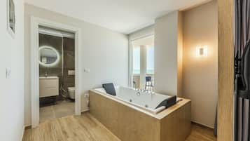 Suite, balcon, vue mer | Salle de bain