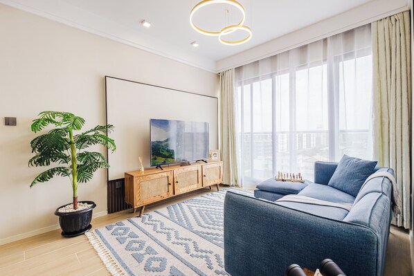 Apartment, 1 Bedroom, Accessible | Living room