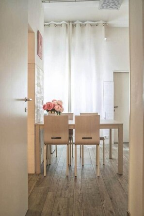 Dining - milan downtown appartment, porta venezia (Milano)