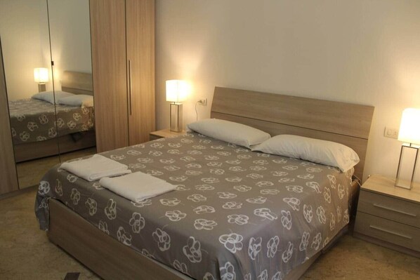 Iron/ironing board, WiFi