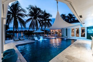 Outdoor pool - Spacious 5-bedroom villa in charming Fort Lauderdale, Dock and Pool (Fort Lauderdale)