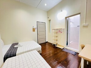 Deluxe Quadruple Room | Iron/ironing board, free WiFi