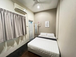 Deluxe Double Room | Iron/ironing board, free WiFi