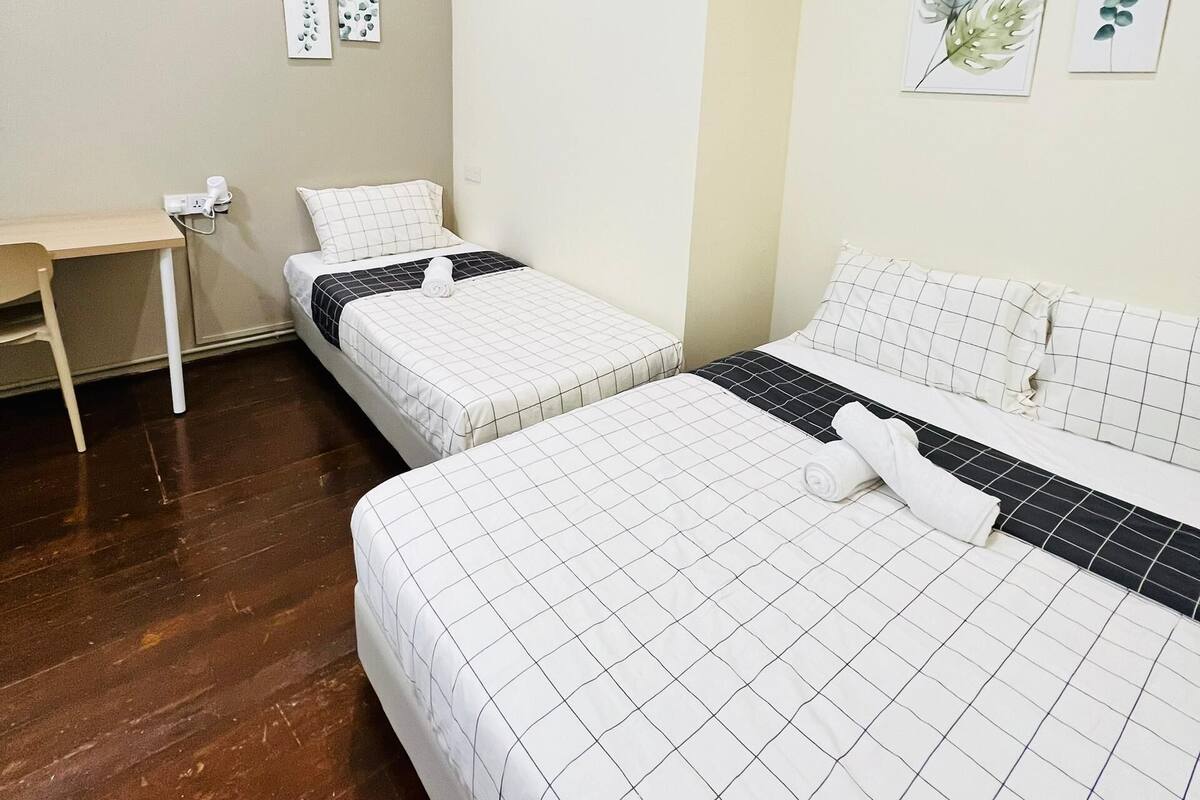 Basic Triple Room | Iron/ironing board, free WiFi