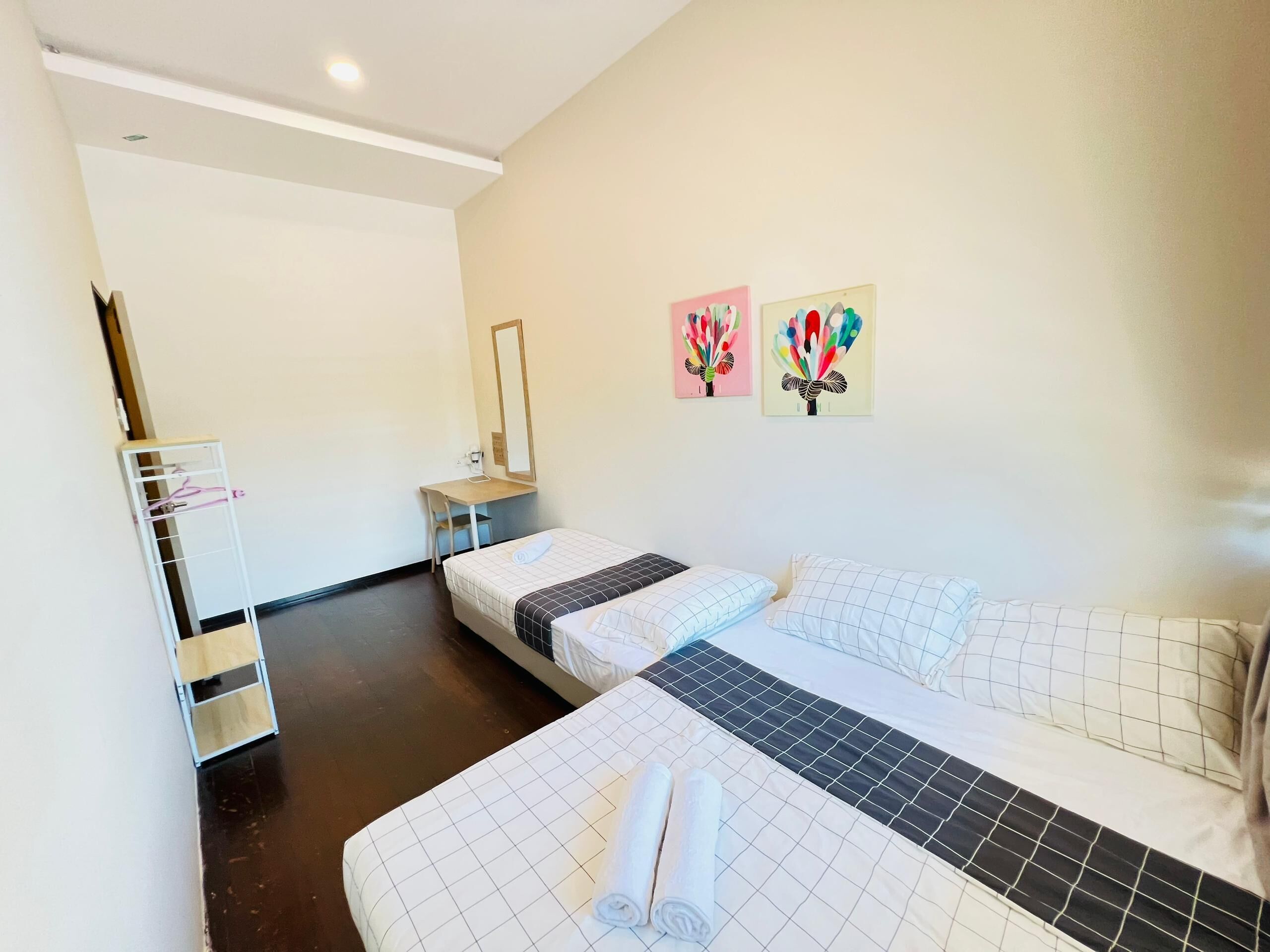 Kamar Triple Basic | Setrika/meja setrika dan Wi-Fi gratis