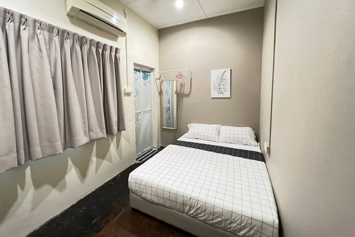 Deluxe Double Room | Iron/ironing board, WiFi (free)