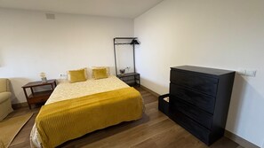 Bügeleisen/Bügelbrett, WLAN, Bettwäsche