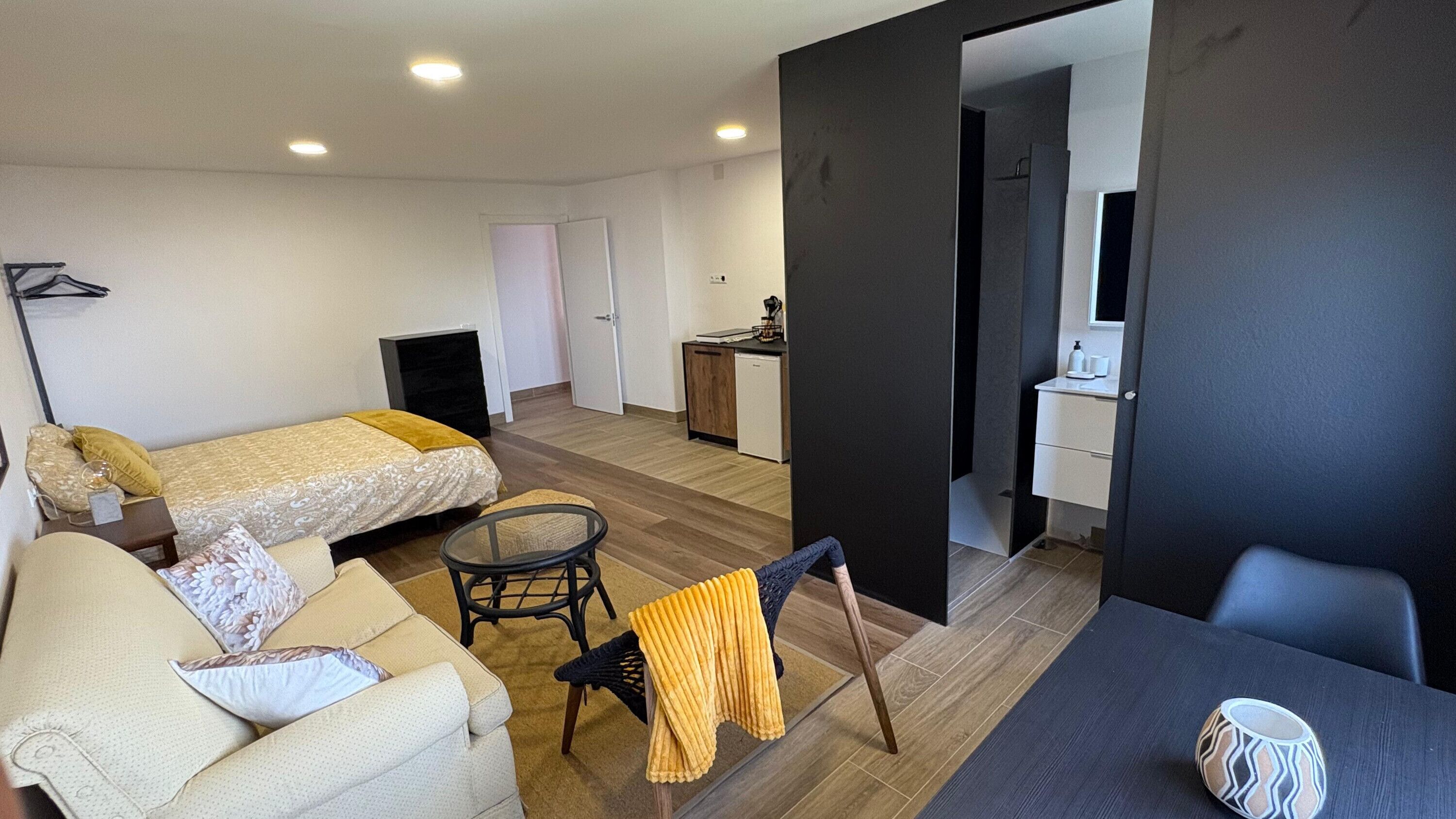 1 slaapkamer, een strijkplank/strijkijzer, wifi, beddengoed