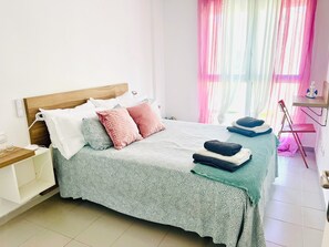 Iron/ironing board, bed sheets